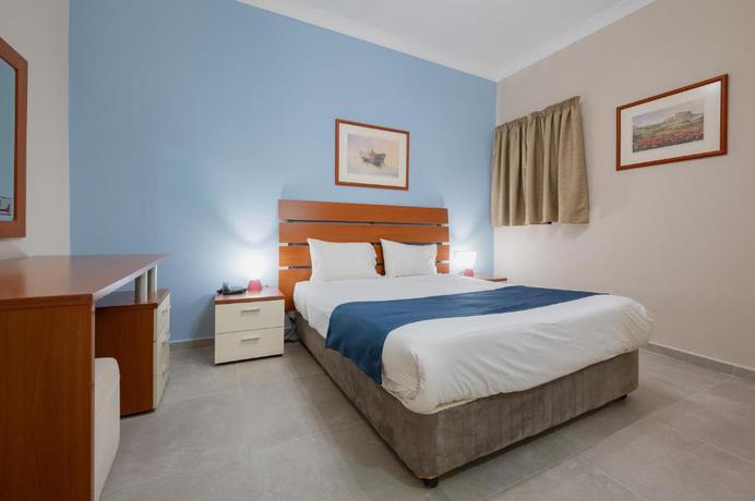 Imagen de la habitación del Aparthotel Xemxija Bay. Foto 6