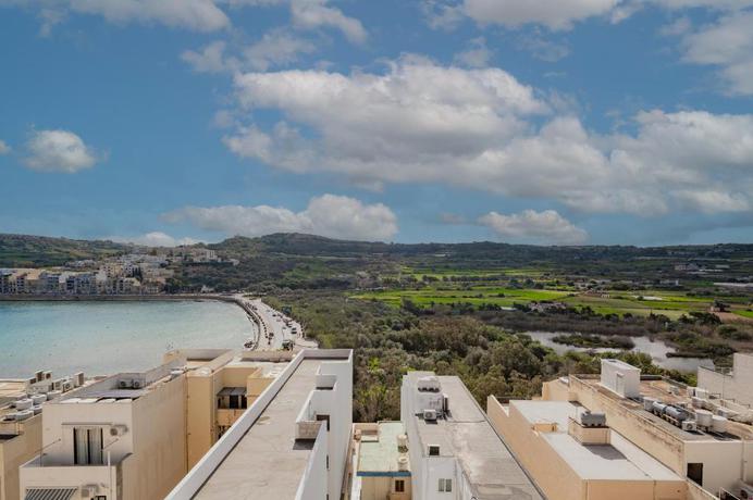 Imagen de los exteriores del Aparthotel Xemxija Bay. Foto 12