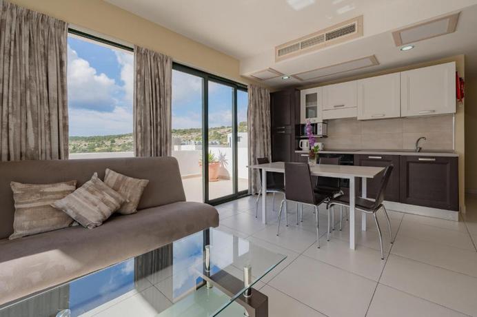 Imagen de la habitación del Aparthotel Xemxija Bay. Foto 10