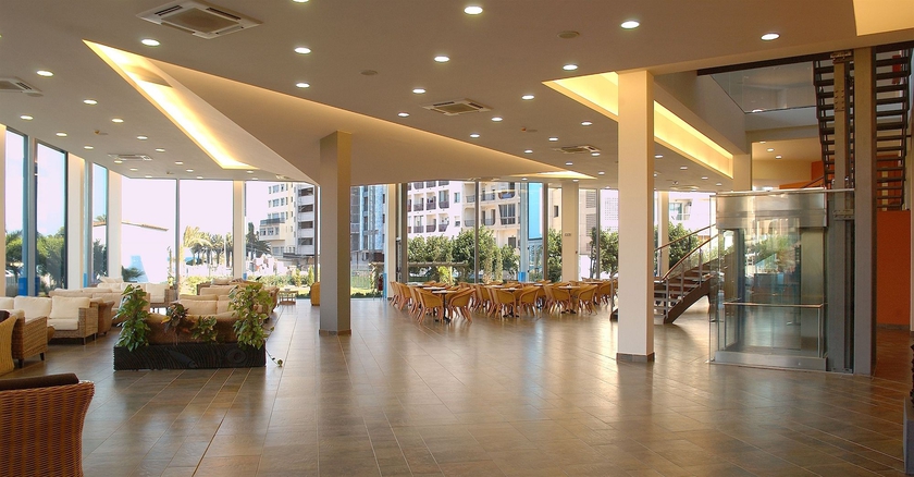 Imagen de los interiores del Aparthotel Xon's Platja. Foto 10