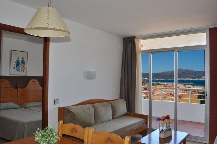 Imagen de los interiores del Aparthotel Xon's Platja. Foto 13