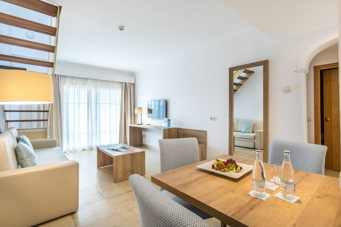 Imagen de la habitación del Aparthotel Zafiro Mallorca. Foto 15