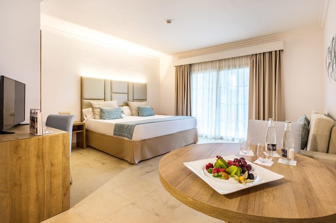 Imagen de la habitación del Aparthotel Zafiro Mallorca. Foto 17