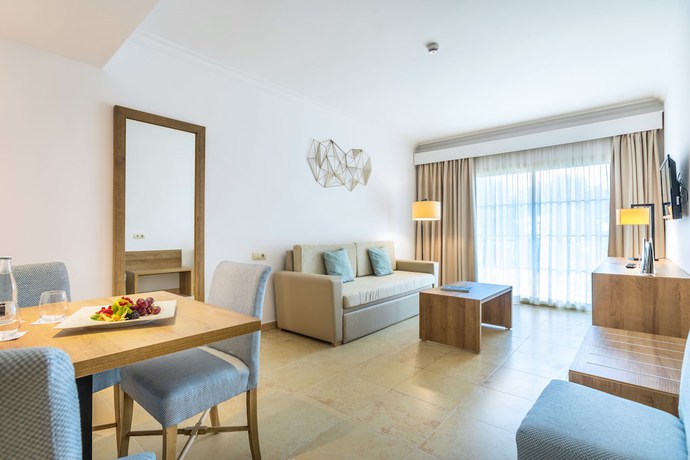 Imagen de la habitación del Aparthotel Zafiro Mallorca. Foto 18