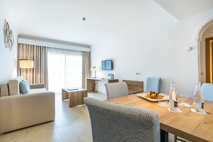 Imagen de la habitación del Aparthotel Zafiro Mallorca. Foto 19