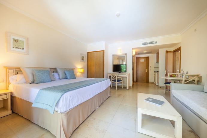 Imagen de la habitación del Aparthotel Zafiro Mallorca. Foto 20