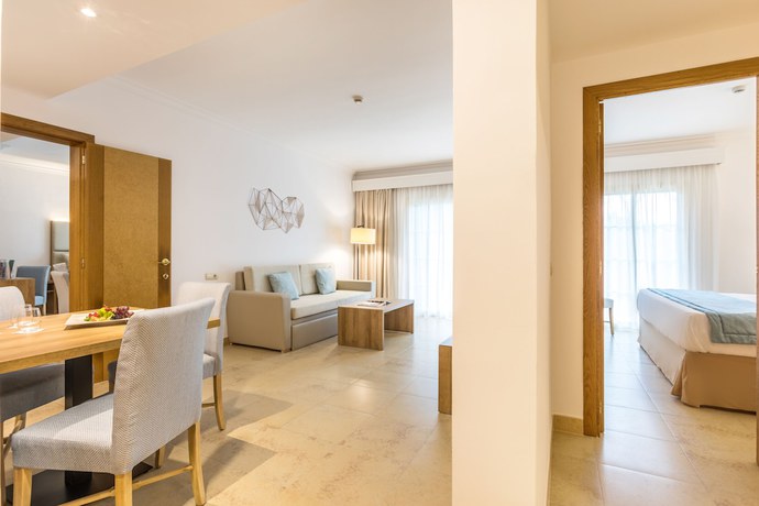 Imagen de la habitación del Aparthotel Zafiro Mallorca. Foto 23