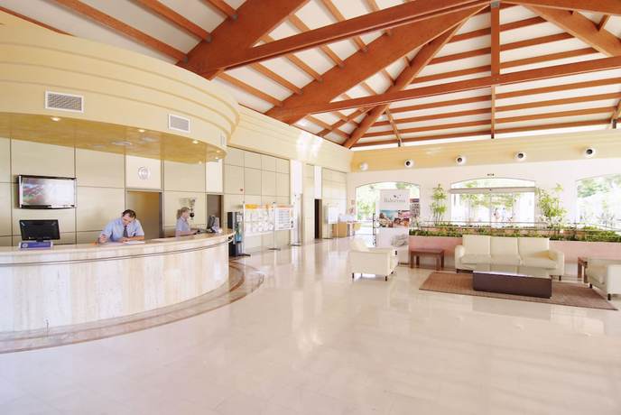 Imagen de los interiores del Aparthotel Zafiro Mallorca. Foto 32