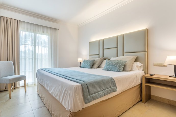 Imagen de la habitación del Aparthotel Zafiro Mallorca. Foto 26