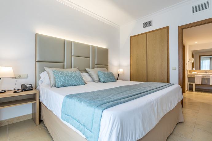 Imagen de la habitación del Aparthotel Zafiro Mallorca. Foto 27