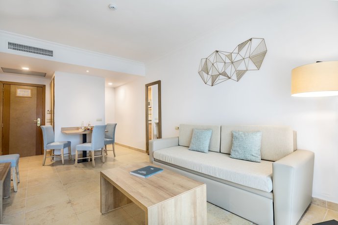 Imagen de la habitación del Aparthotel Zafiro Mallorca. Foto 28