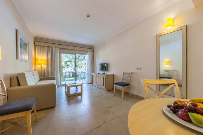 Imagen de la habitación del Aparthotel Zafiro Mallorca. Foto 31