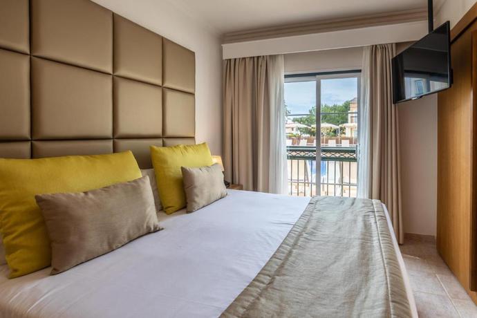 Imagen de la habitación del Aparthotel Zafiro Menorca. Foto 4
