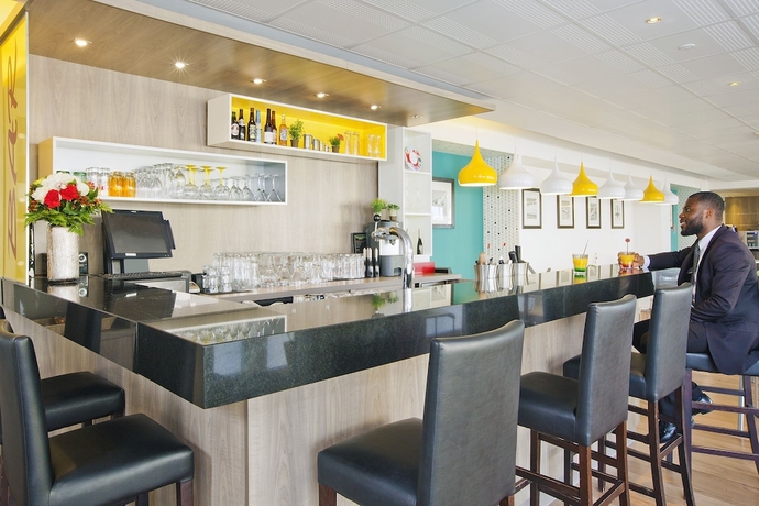 Imagen del bar/restaurante del Aparthotel Zenitude H&ocirc;tel R&eacute;sidences Roissy Village. Foto 5