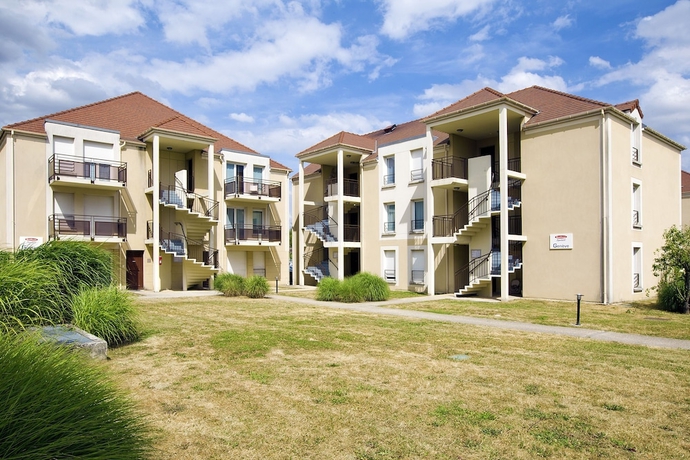 Imagen de los exteriores del Aparthotel Zenitude H&ocirc;tel R&eacute;sidences Roissy Village. Foto 16