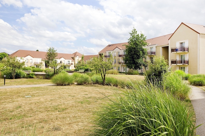 Imagen de los exteriores del Aparthotel Zenitude H&ocirc;tel R&eacute;sidences Roissy Village. Foto 18