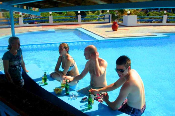 Imagen general del Aparthotel Zorbas Beach Village Hotel. Foto 11