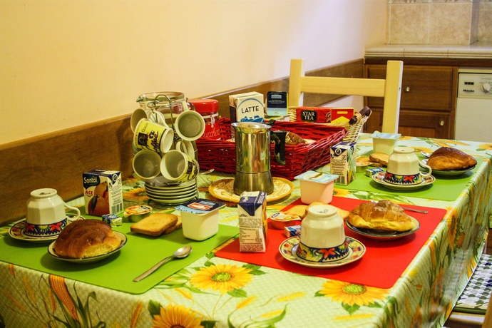 Imagen del bar/restaurante del B&B 4 Season Bandb Roma. Foto 3