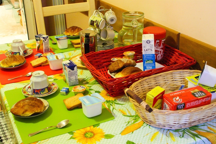 Imagen del bar/restaurante del B&B 4 Season Bandb Roma. Foto 4