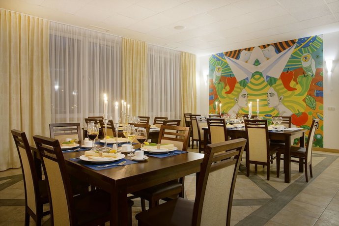 Imagen del bar/restaurante del B&B 4 Żywioły Falenty Centrum Konferencyjne. Foto 3