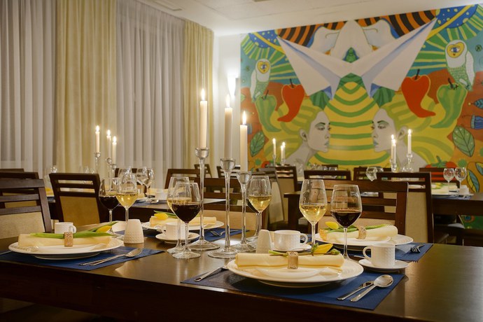 Imagen del bar/restaurante del B&B 4 Żywioły Falenty Centrum Konferencyjne. Foto 8