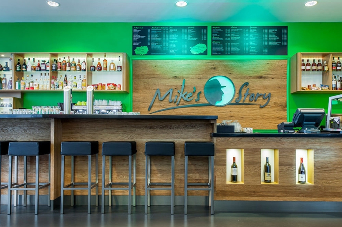 Imagen del bar/restaurante del B&B Aalen. Foto 6