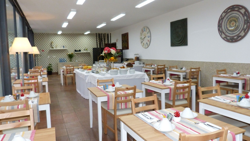 Imagen del bar/restaurante del B&B Alamal River Club. Foto 5