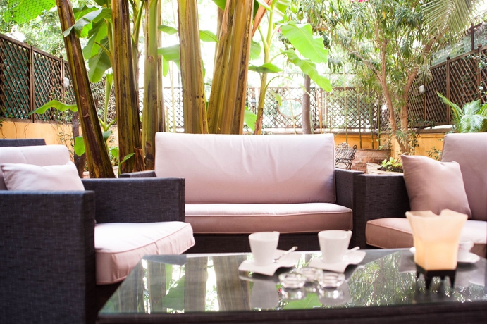 Imagen de los exteriores del B&B Almes Roma. Foto 16