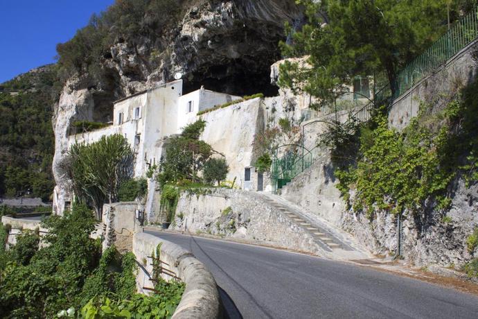 Imagen de los exteriores del B&B Badia Santa Maria de Olearia. Foto 10