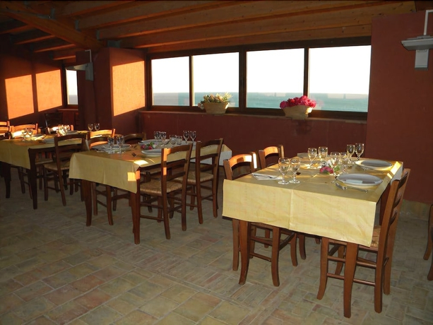 Imagen del bar/restaurante del B&B Baglio Maragani Az Agric. Foto 8