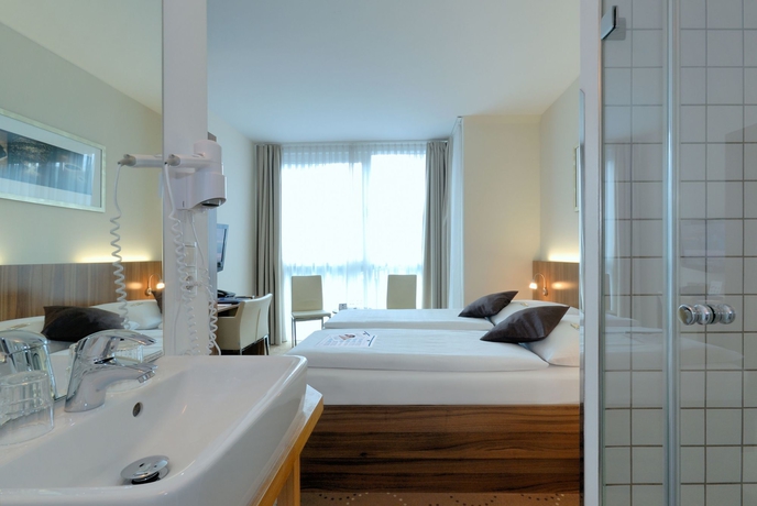 Imagen de la habitación del B&B B&B HOTEL Berlin-Mitte. Foto 7