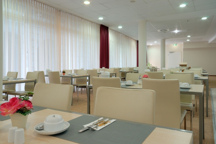 Imagen del bar/restaurante del B&B B&B HOTEL Berlin-Mitte. Foto 3