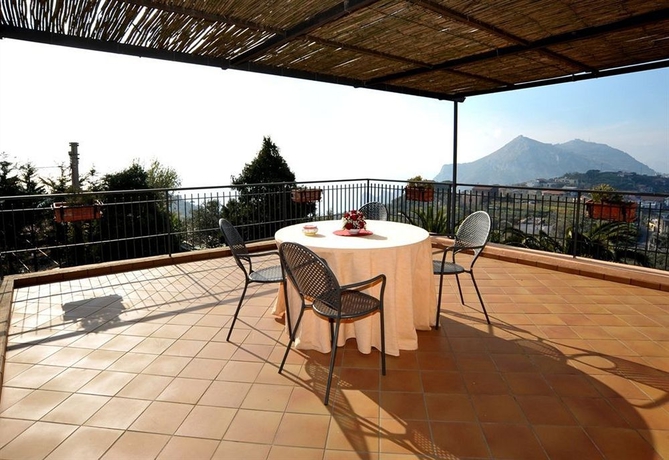 Imagen de los exteriores del B&B B&B Relais Villa Caprile. Foto 9