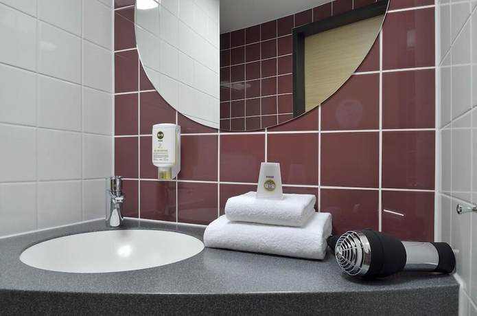 Imagen de la habitación del B&B Bandb Hotel Bremerhaven. Foto 14