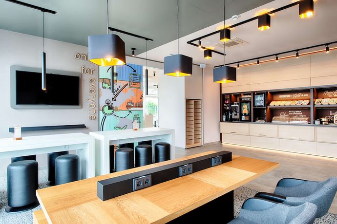 Imagen del bar/restaurante del B&B Bandb Hotel Stuttgart-neckarhafen. Foto 11