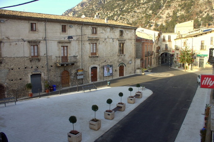 Imagen de los exteriores del B&B Bandb In Centro A Pacentro. Foto 12