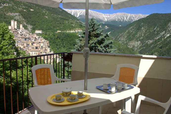 Imagen de los exteriores del B&B Bandb In Centro A Pacentro. Foto 13