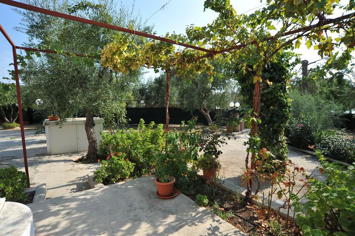 Imagen de los exteriores del B&B Bandb Lido Dei Pini. Foto 12