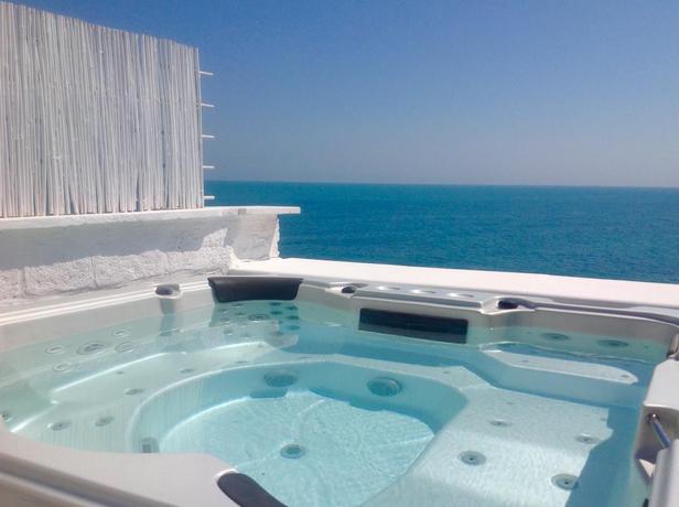 Imagen de la piscina del B&B Bellavista Suites. Foto 12