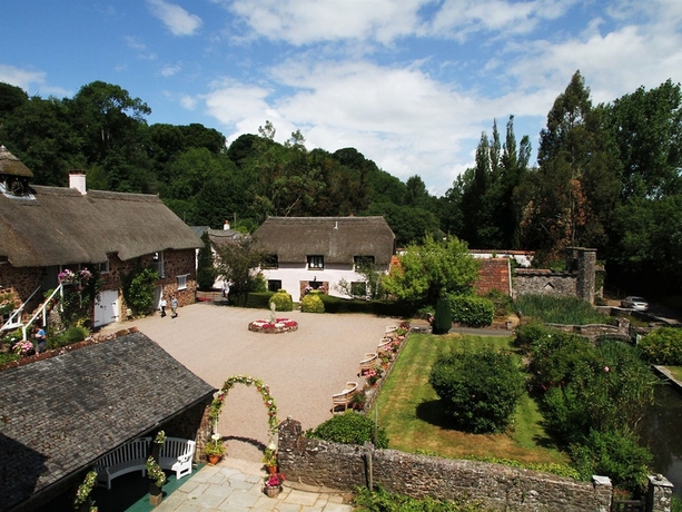 Imagen de los exteriores del B&B Bickleigh Castle Hotel - Castle. Foto 18
