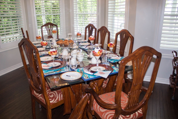 Imagen del bar/restaurante del B&B Blue Skies Bed and Breakfast. Foto 2