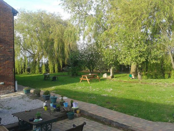 Imagen de los exteriores del B&B Brook Barn. Foto 7