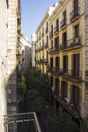 Imagen de los exteriores del B&B Brun Barcelona. Foto 12
