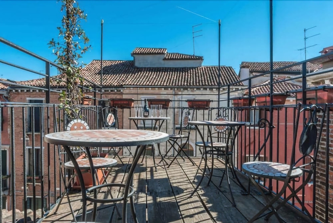 Imagen de los exteriores del B&B Ca San Trovaso. Foto 18