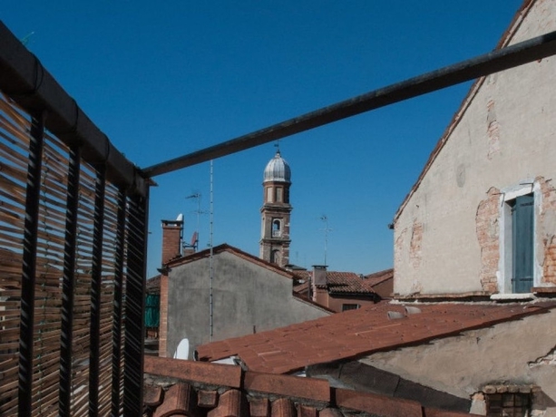 Imagen de los exteriores del B&B Ca San Trovaso. Foto 19