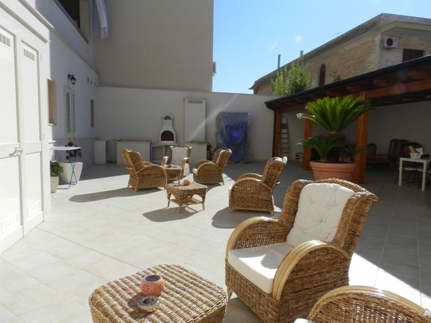 Imagen de los exteriores del B&B Casa Dolce Casa Monopoli. Foto 12