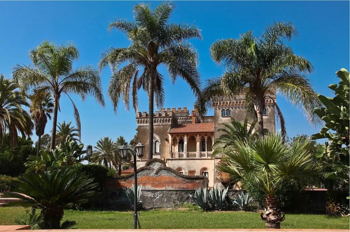 Imagen de los exteriores del B&B Castello D'Urso Somma. Foto 15