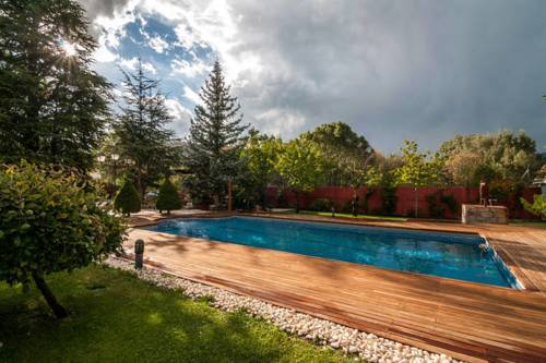 Imagen de la piscina del B&B Concha, Becerril de la Sierra. Foto 13