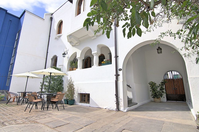 Imagen de los exteriores del B&B De Blasis Hotel and Cowork. Foto 11