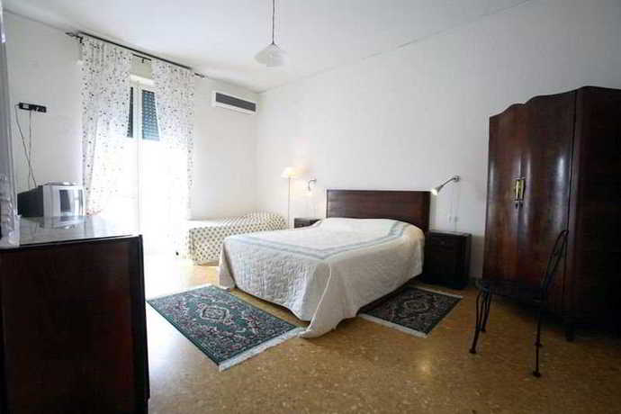 Imagen de la habitación del B&B Delfina, Regio de Calabria. Foto 2